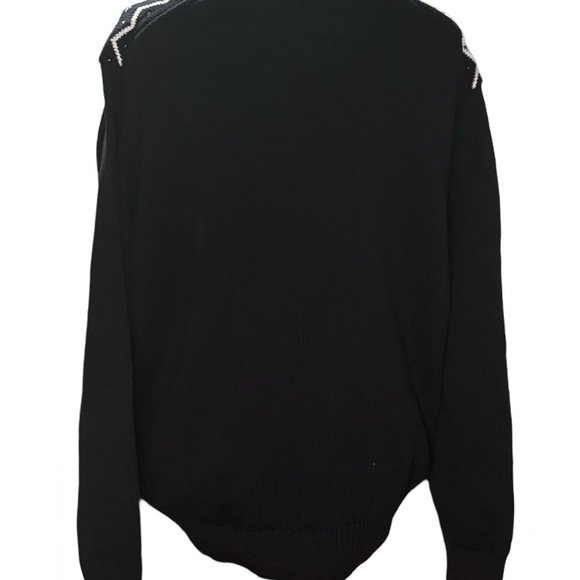 Classy Cotton Christmas Sweater-Geometric Snowflake Design-Colors Black & White - Picture 2 of 4